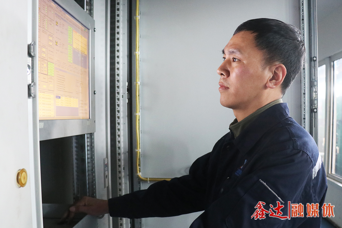 鑫達故事丨胡建華：這位“技術控”為產線插上自動化翅膀！